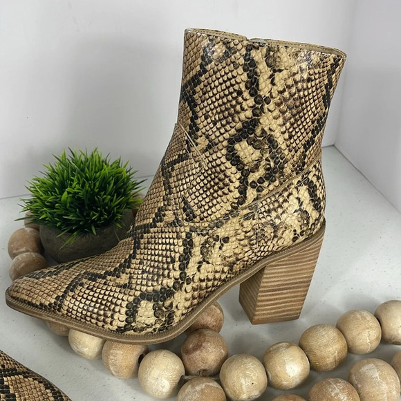 STEVE MADDEN
Women's Elene Pointed-Toe Booties Sz 8 NIB - Picture 3 of 12